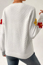 Load image into Gallery viewer, White Textured Knit 60s Vintage Flower Applique Sweater
