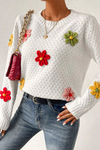 Load image into Gallery viewer, White Textured Knit 60s Vintage Flower Applique Sweater
